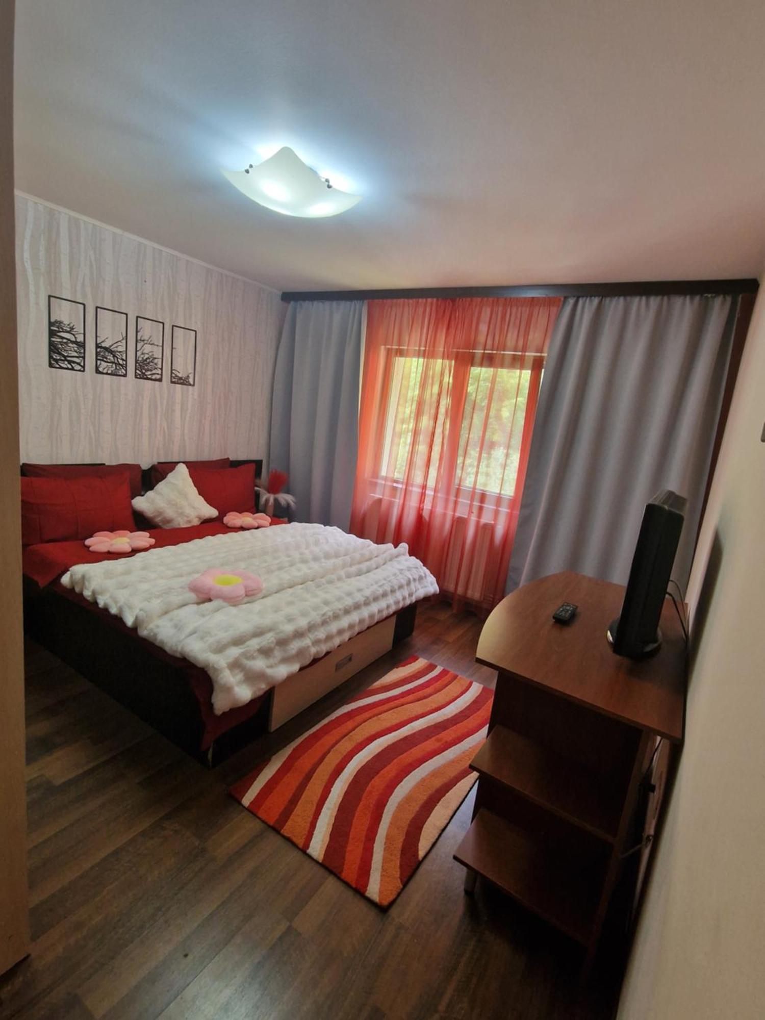 Apartament Red & Yellow Slănic Moldova Exterior foto