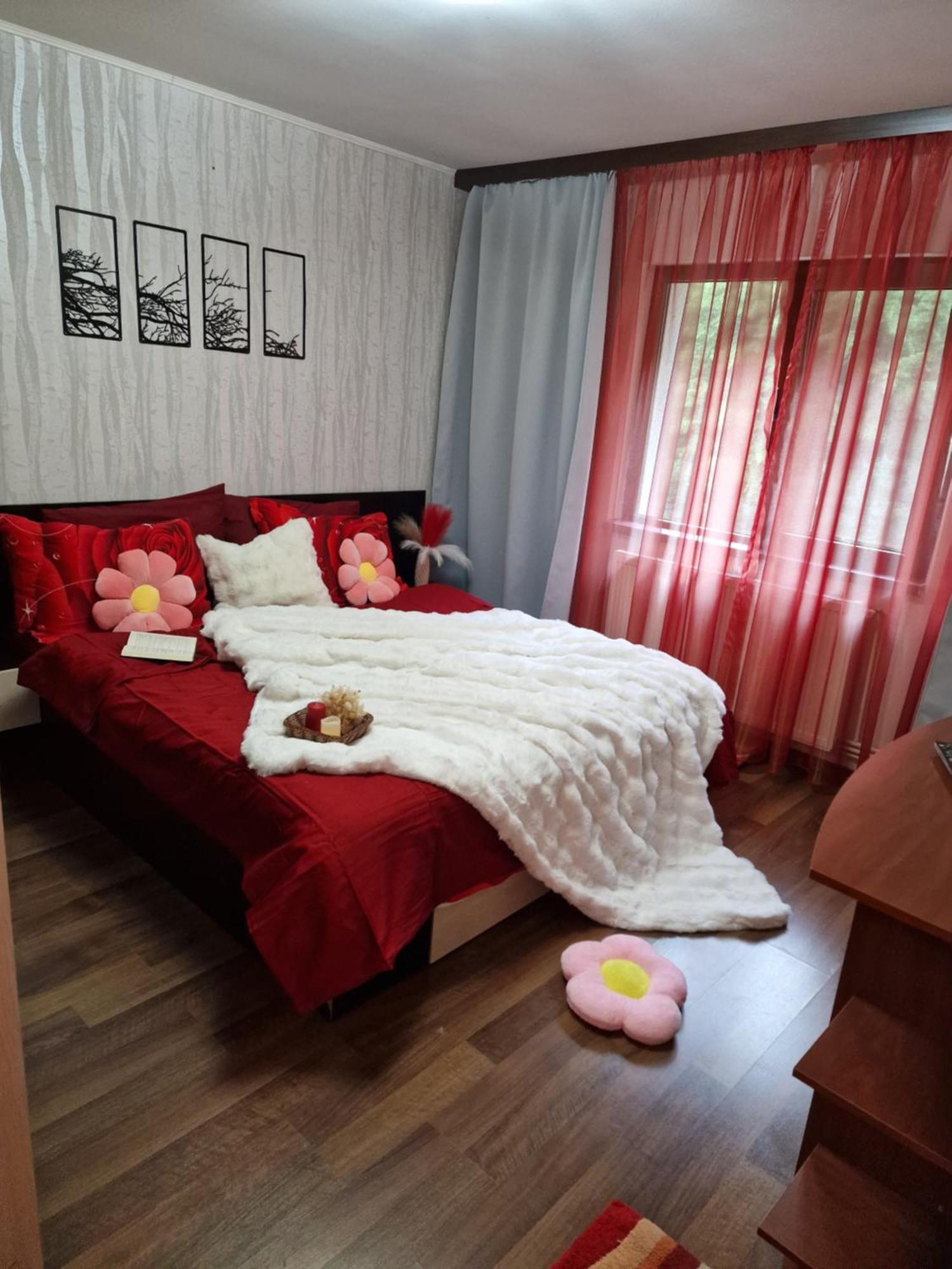Apartament Red & Yellow Slănic Moldova Exterior foto