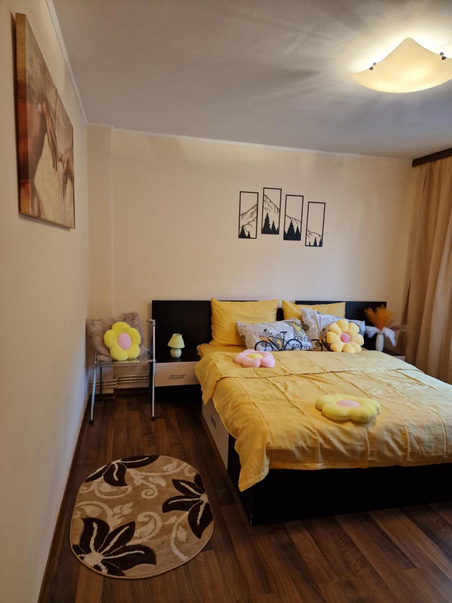 Apartament Red & Yellow Slănic Moldova Cameră foto